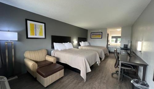 Quadruple Room with Two Queen Beds - Non Smoking