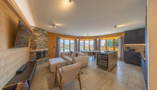 Apartment with Mountain View