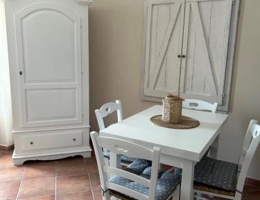 One-Bedroom Apartment with View