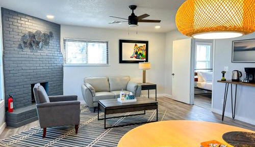 Deluxe Queen Suite