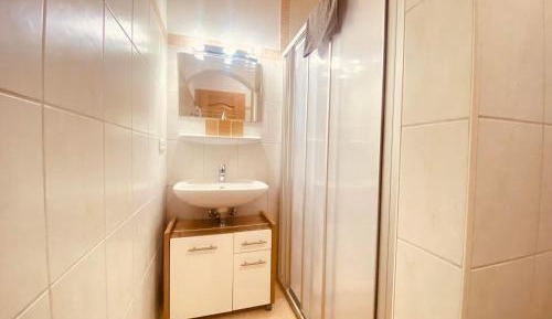 Three-Bedroom Apartment with Bathroom