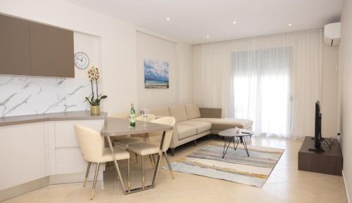 Three-Bedroom Apartment with Balcony
