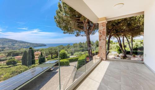 Deluxe Double Room with Balcony and View