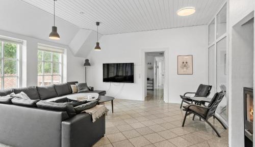 Seven-Bedroom Holiday Home