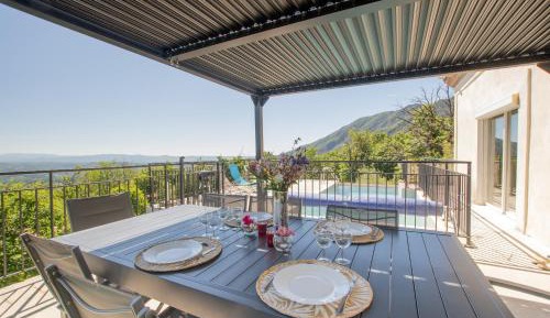 Villa with Garden View