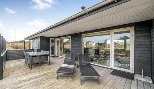 Three-Bedroom Holiday Home 