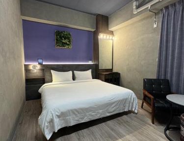 Deluxe Queen Room