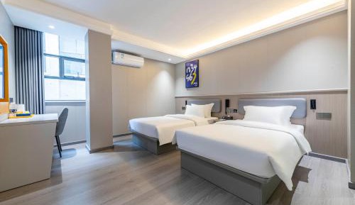 Sleepy Twin Room