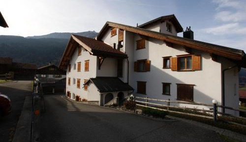 Apartment with Mountain View