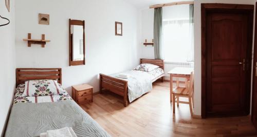 Standard Twin Room with Mountain View