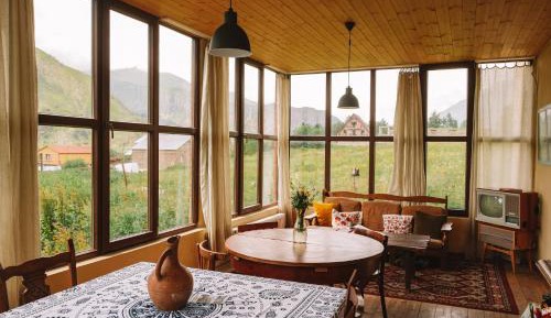 Double or Twin Room with Mountain View