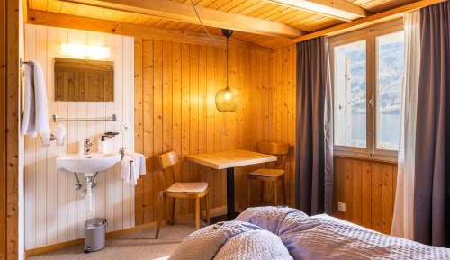 Budget Double Room with Shared Bathroom with Lake view