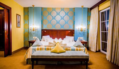 Royal Suite with Balcony and River and Mountain View 