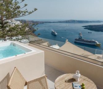 Deluxe Suite with Hot Tub and Sea View