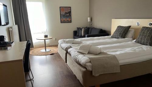 Deluxe Double Room (2 Adults + 1 Child)