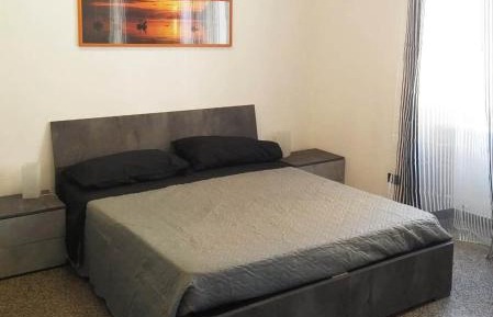 Five-Bedroom Deluxe Apartment