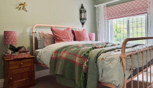 Three-Bedroom Apartment with Mountain View