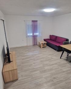 Apartment with Mountain View