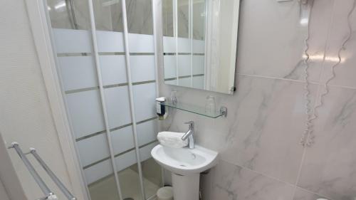 Double Room With Small Bathroom - Courtyard Side