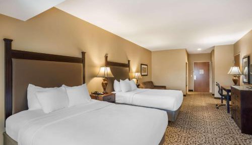 Two-Room Queen Suite with Sofa Bed