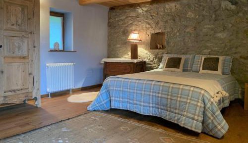 Deluxe Room (2 Adults + 1 Child)