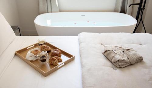 Deluxe Double Room with Bath