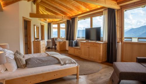 Deluxe Suite with Spa Bath