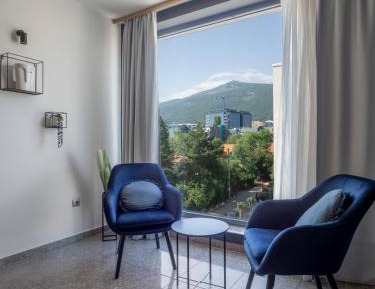 Two-Bedroom Apartment with Mountain View