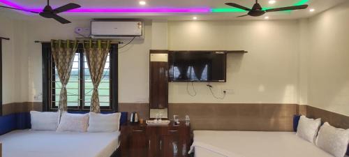 Deluxe Double Room (2 Adults + 1 Child)