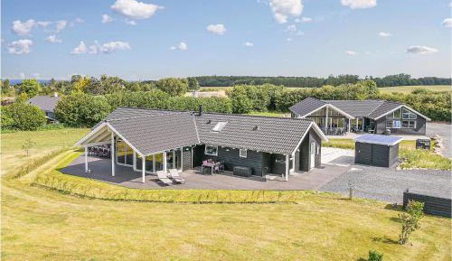 Four-Bedroom Holiday Home