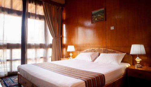 Deluxe Queen Room