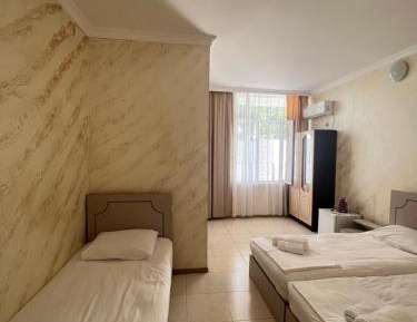 Deluxe Double Room (2 Adults + 1 Child)