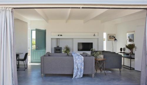 Deluxe Cottage 8