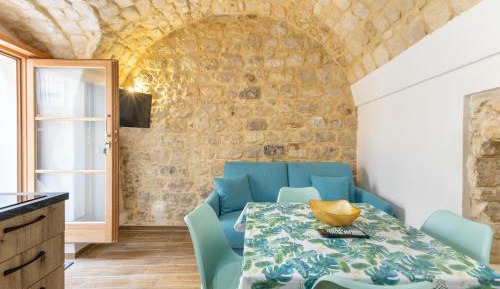 Superior One-Bedroom Apartment