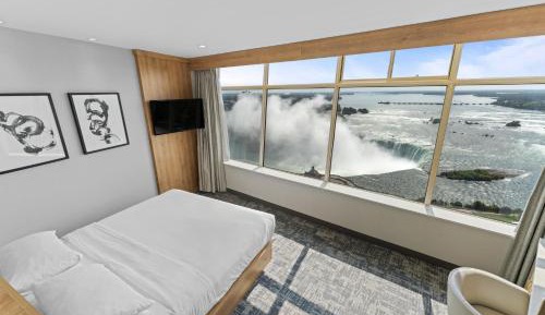 Tower King Canadian Fallsview Room