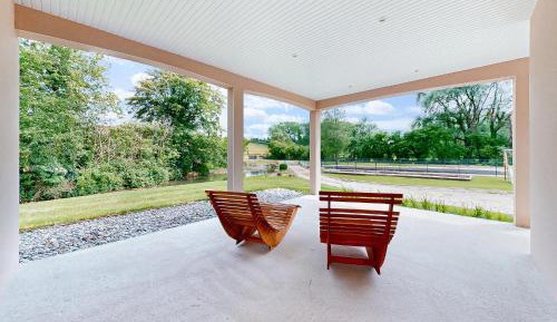 Four-Bedroom Holiday Home