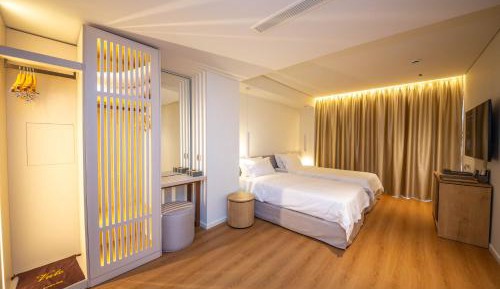 Deluxe Twin Room with Balcony