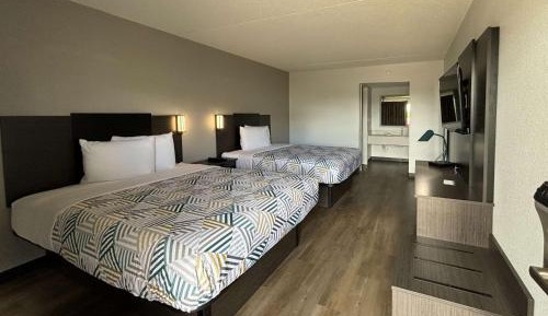 Queen Room with Two Queen Beds - Non-Smoking