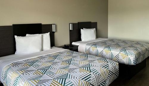 Queen Room with Two Queen Beds - Disability Access - Non-Smoking