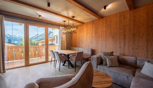 Apartment with Mountain View