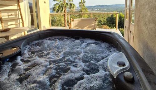 Suite with Hot Tub