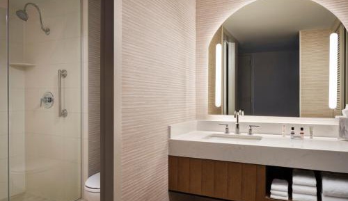 Hospitality Suite, Queen