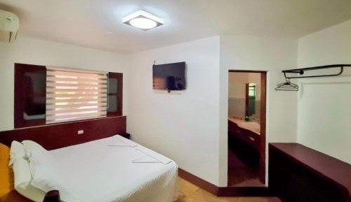 Deluxe King Suite