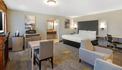 Junior King Suite with Spa Bath