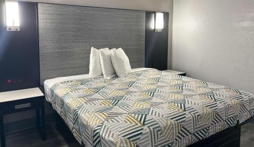 Deluxe King Room - Non-Smoking