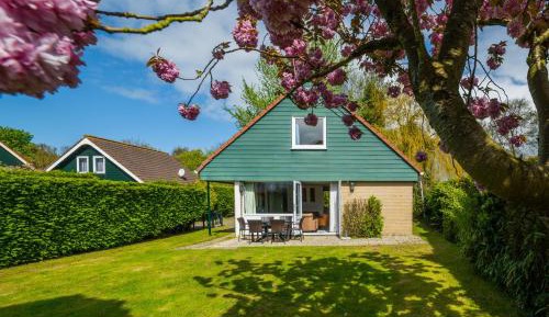 Deluxe Three-Bedroom Bungalow ( 6 Adults)