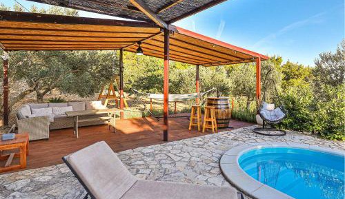 One-Bedroom Holiday Home