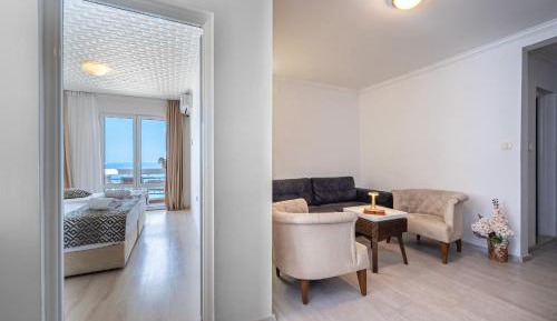 One-Bedroom Suite with Sea View
