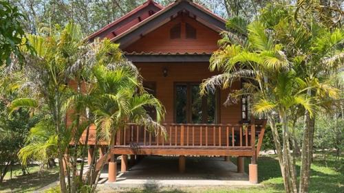 Bungalow with Garden View
