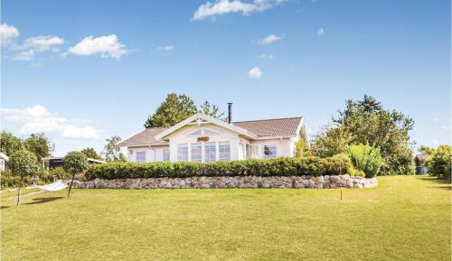 Three-Bedroom Holiday Home 